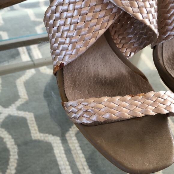 Pilar Abril Cream Heeled Sandals, Size 7 1/2 - Picture 7 of 9